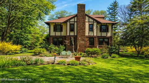 Photo of 231 Douglas Road, Staten Island, NY 10304 (MLS # 2601980)