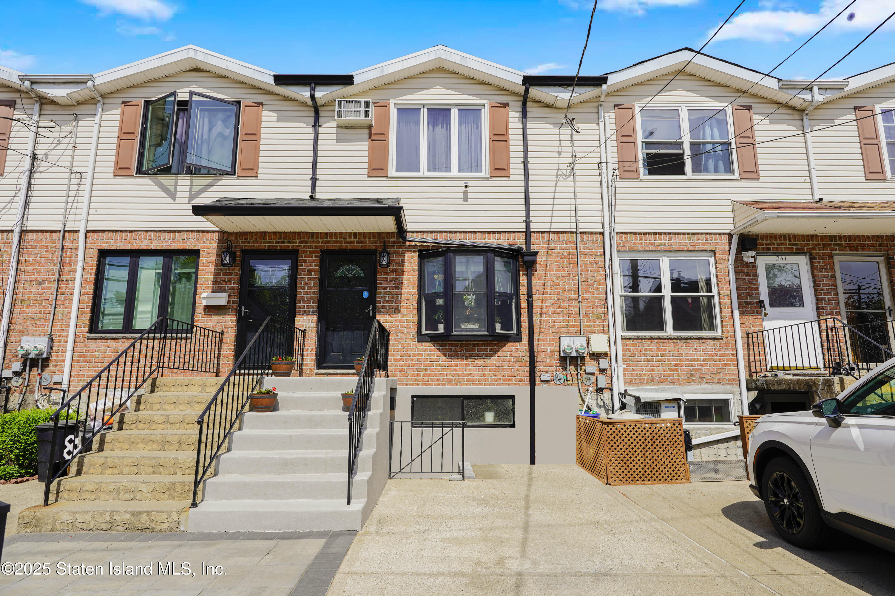 243 St Marys Avenue, Staten Island, New York image 1