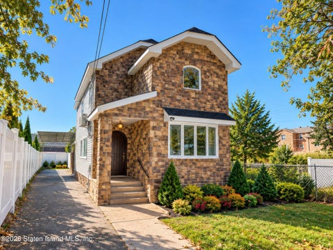 Photo of 136 Graham Boulevard, Staten Island, NY 10305 (MLS # 2605989)