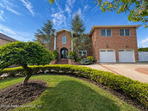 Photo of 699 Ionia Avenue, Staten Island, NY 10312 (MLS # 2602186)