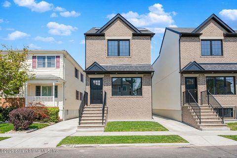 Photo of 77 Alberta Avenue, Staten Island, NY 10314 (MLS # 2602149)