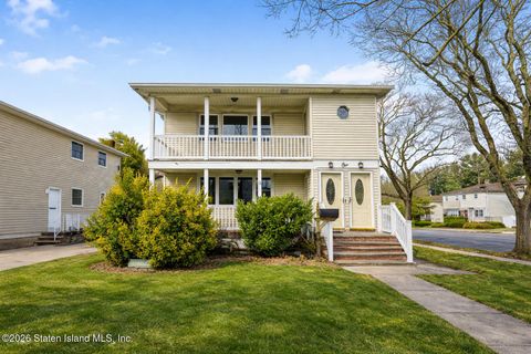 Photo of 1 Fillat Street, Staten Island, NY 10314 (MLS # 2600478)