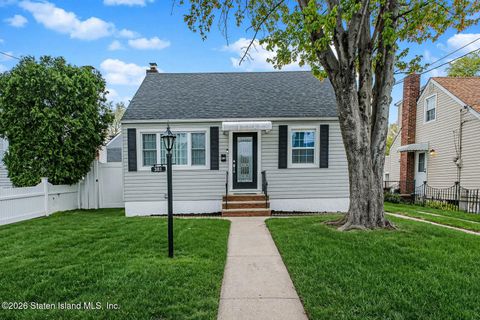 Photo of 381 Lathrop Avenue, Staten Island, NY 10302 (MLS # 2602076)