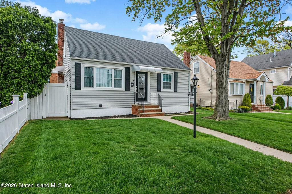 Photo of 381 Lathrop Avenue, Staten Island, NY 10302 (MLS # 2602076)