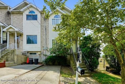 Photo of 110 Arnold Street, Staten Island, NY 10301 (MLS # 1164127)