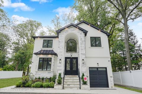 Photo of 108 Giffords Lane, Staten Island, NY 10308 (MLS # 2503979)