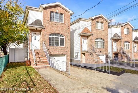 Photo of 354 Simonson Avenue, Staten Island, NY 10303 (MLS # 2406101)