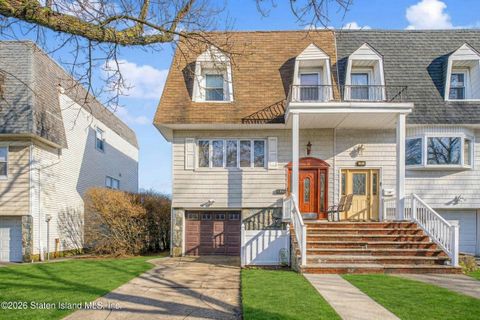 Photo of 42 Vassar Street, Staten Island, NY 10314 (MLS # 2601239)