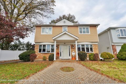 Photo of 21 Dawson Court, Staten Island, NY 10314 (MLS # 1165379)