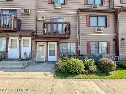 Photo of 68 Daffodil Lane, Staten Island, NY 10314 (MLS # 2601296)