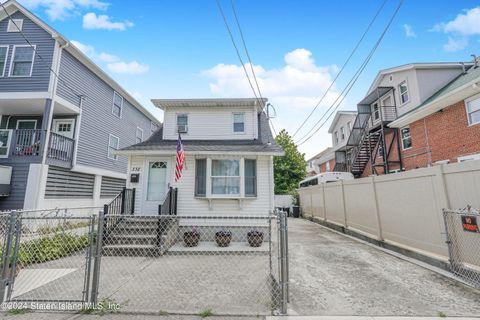 Photo of 338 Freeborn Street, Staten Island, NY 10306 (MLS # 2403927)