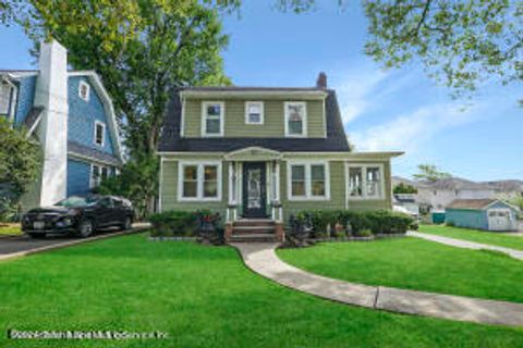 Photo of 43 Goff Avenue, Staten Island, NY 10309 (MLS # 2404597)