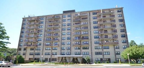 Photo of 1000 Clove Road #10n, Staten Island, NY 10301 (MLS # 2405746)
