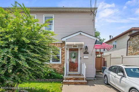 Photo of 110 Ontario Avenue, Staten Island, NY 10301 (MLS # 2503835)