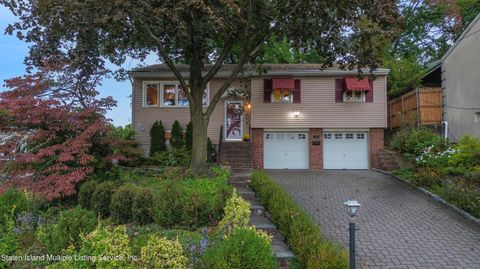 Photo of 65 Hasbrouck Road, Staten Island, NY 10304 (MLS # 1164794)