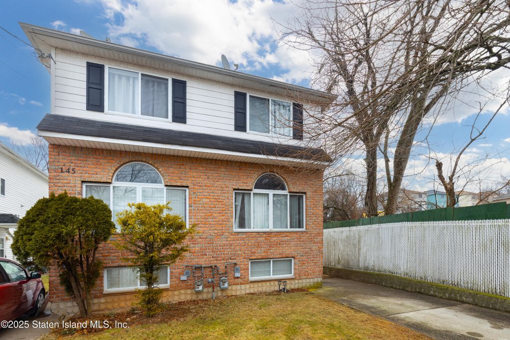 Photo of 147 Roosevelt Avenue, Staten Island, NY 10314 (MLS # 2500328)