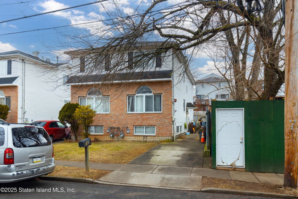 Photo of 147 Roosevelt Avenue, Staten Island, NY 10314 (MLS # 2500328)