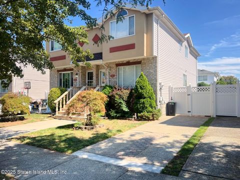 Photo of 543 Eltingville Boulevard, Staten Island, NY 10312 (MLS # 2505189)