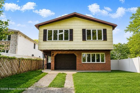 Photo of 233 Eylandt Street, Staten Island, NY 10312 (MLS # 2602619)