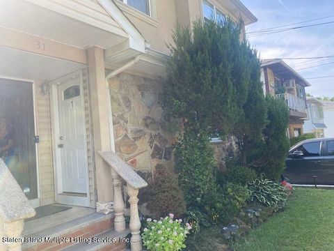 Photo of 310 Crown Avenue, Staten Island, NY 10312 (MLS # 1157669)