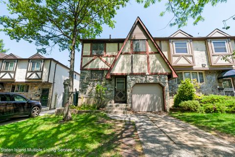 Photo of 1019 Westwood Avenue, Staten Island, NY 10314 (MLS # 1159192)