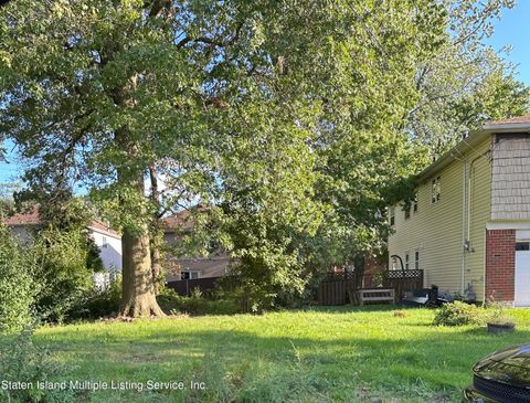 Photo of 0 Darlington Avenue, Staten Island, NY 10312 (MLS # 1164515)