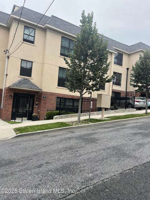 Photo of 11 Highland Avenue, Staten Island, NY 10301 (MLS # 2504017)