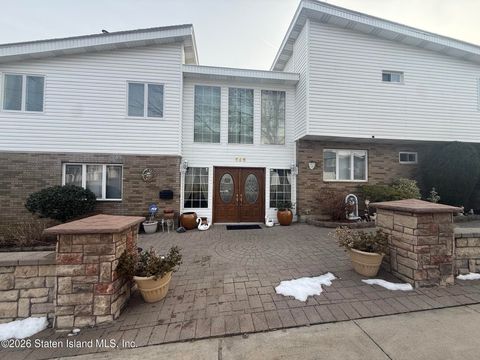 Photo of 596 Ionia Avenue, Staten Island, NY 10312 (MLS # 2600091)