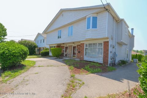 Photo of 24 Nadal Place, Staten Island, NY 10314 (MLS # 2505171)