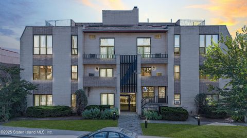 Photo of 70 Hancock Street, Staten Island, NY 10305 (MLS # 2600572)