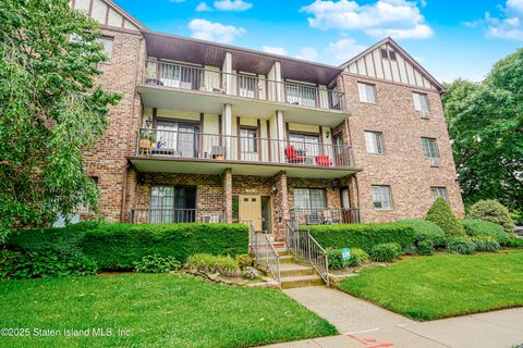 Photo of 170 Devon Loop #3, Staten Island, NY 10314 (MLS # 2503224)