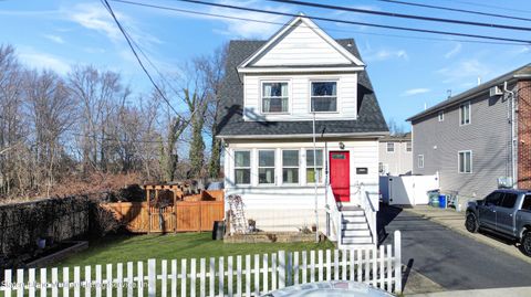 Photo of 129 Cannon Avenue, Staten Island, NY 10314 (MLS # 2401082)