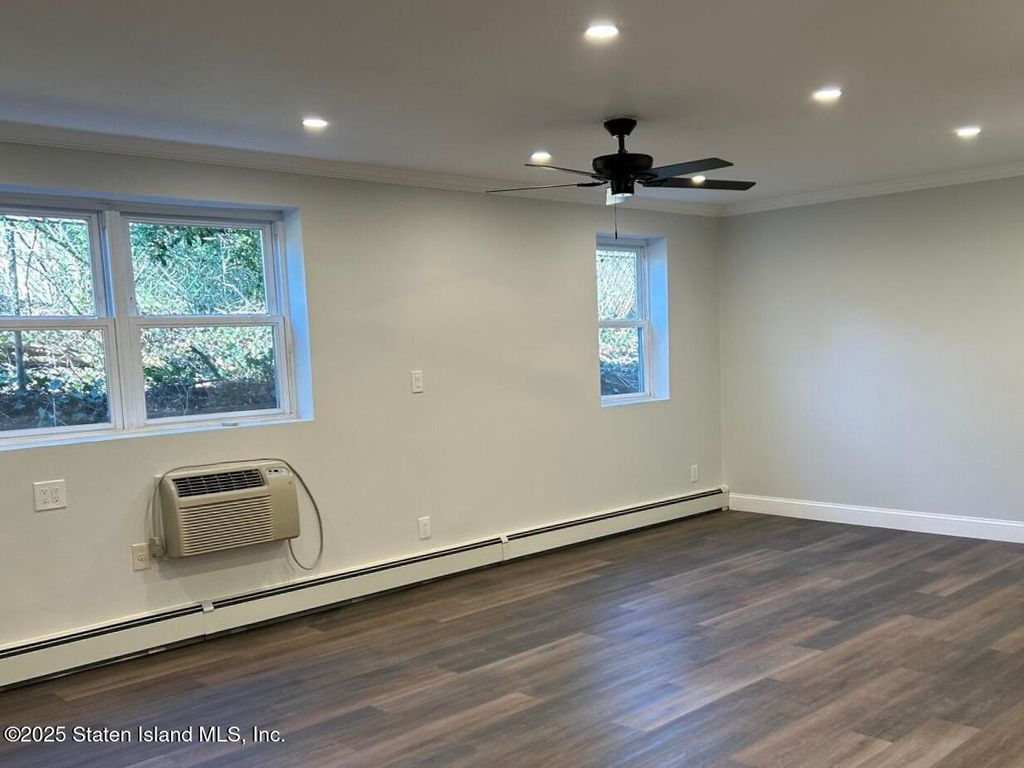 Photo of 18 Bay Terrace #1c, Staten Island, NY 10306 (MLS # 2506365)