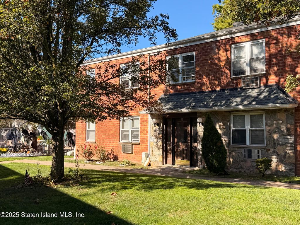 Photo of 18 Bay Terrace #1c, Staten Island, NY 10306 (MLS # 2506365)