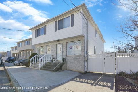 Photo of 22 Vanessa Lane, Staten Island, NY 10312 (MLS # 2400733)