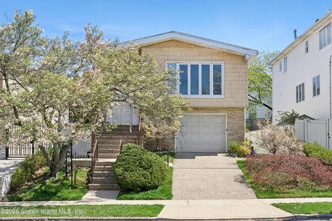 Photo of 29 Athena Place, Staten Island, NY 10314 (MLS # 2602683)