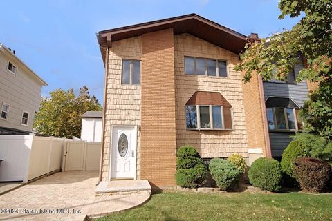 Photo of 295 Leverett Avenue, Staten Island, NY 10308 (MLS # 2405803)