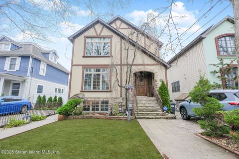 Photo of 121 3rd Street, Staten Island, NY 10306 (MLS # 2501924)