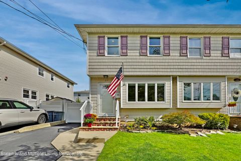Photo of 27 Ray Street, Staten Island, NY 10312 (MLS # 1164236)