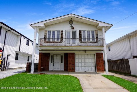 Photo of 245 Albee Avenue, Staten Island, NY 10312 (MLS # 1162108)
