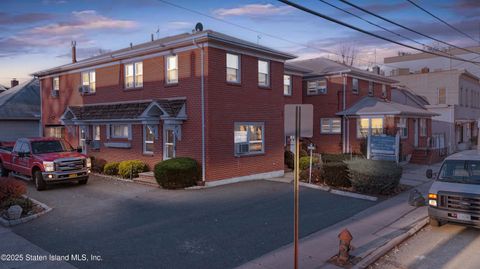 Photo of 1874 Clove Road, Staten Island, NY 10304 (MLS # 2600804)