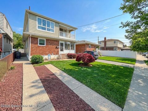 Photo of 203 Evergreen Avenue, Staten Island, NY 10305 (MLS # 2602666)