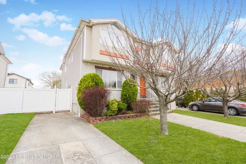 Photo of 42 Getz Avenue, Staten Island, NY 10312 (MLS # 2403070)