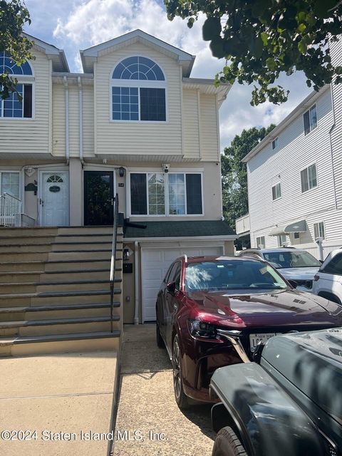 Photo of 54 Ludwig Lane, Staten Island, NY 10303 (MLS # 2404977)