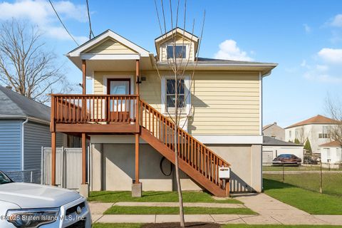 Photo of 261 Grimsby Street, Staten Island, NY 10306 (MLS # 2506912)