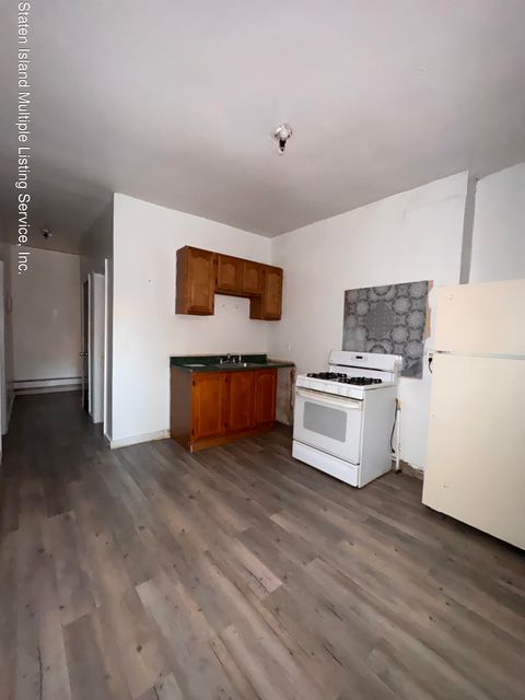 Photo of 427 Jersey Street, Staten Island, NY 10301 (MLS # 2400685)