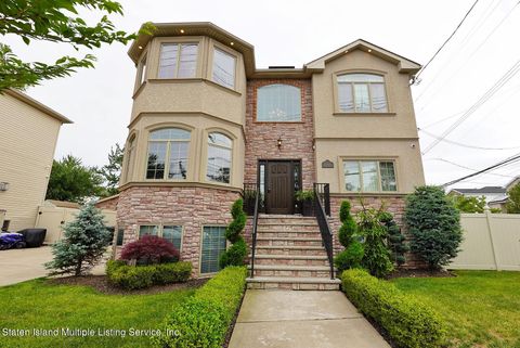 Photo of 252 Bethel Avenue, Staten Island, NY 10307 (MLS # 1163037)