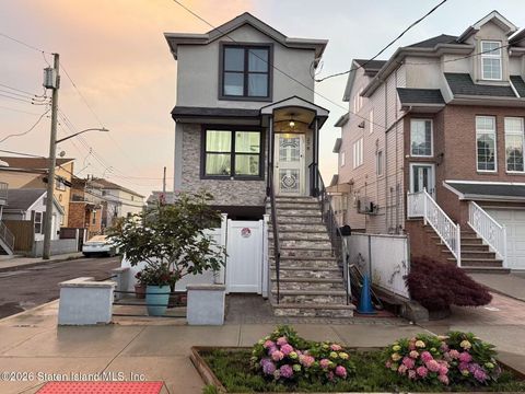 Photo of 278 Hull Avenue, Staten Island, NY 10306 (MLS # 2602818)