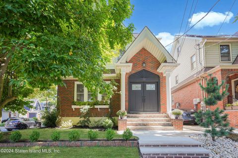 Photo of 35 City Boulevard, Staten Island, NY 10301 (MLS # 2405168)