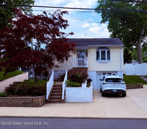 Photo of 18 Cypress Avenue, Staten Island, NY 10301 (MLS # 2602885)
